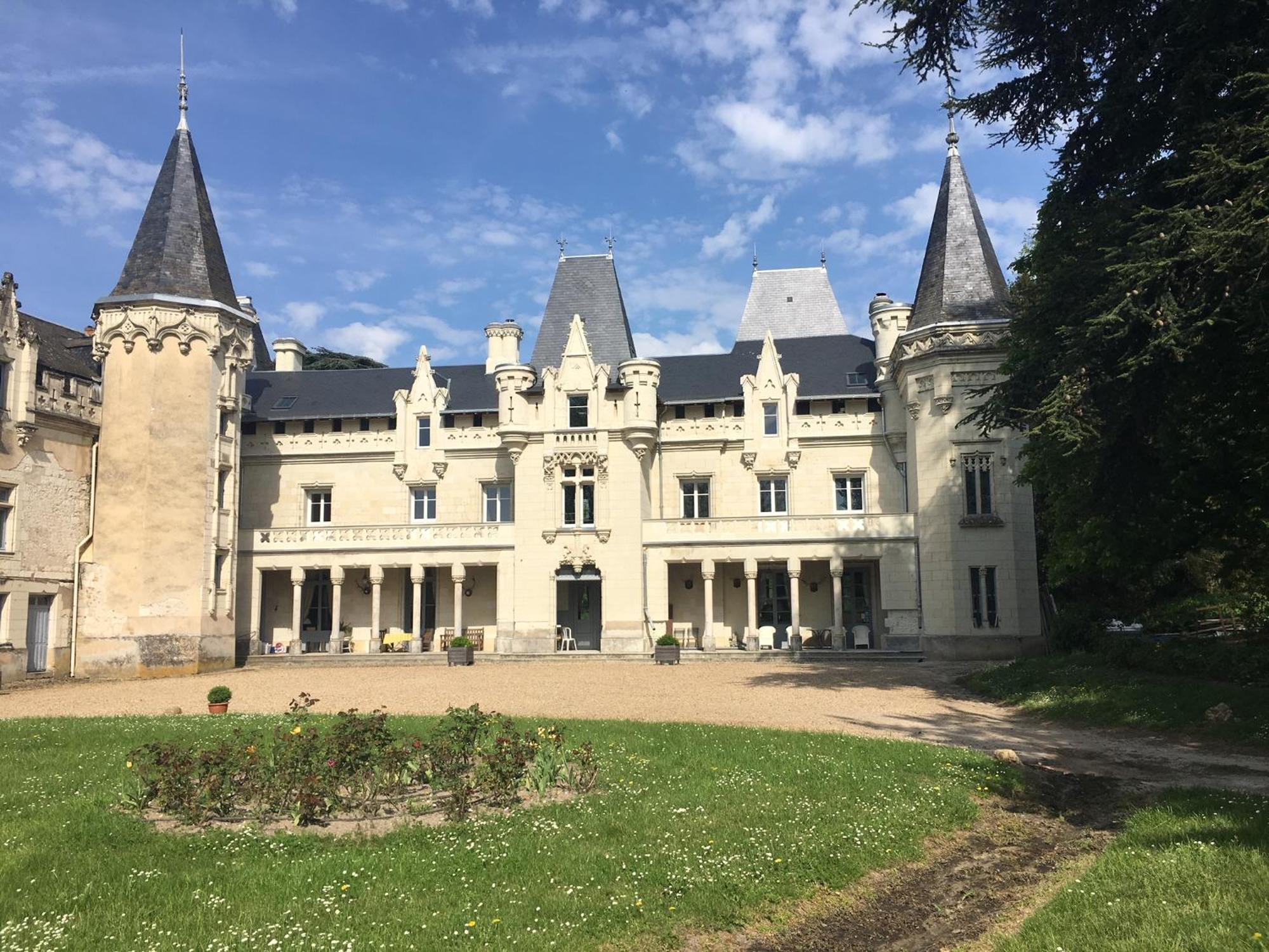 Château de Salvert - Appartement&Chambre d'Hôtes Neuillé Exterior foto